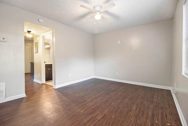 Building Photo - 3 Bedroom, 2 Bath Duplex near the Beltline