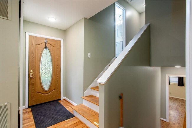 Building Photo - 4089 Longview Dr