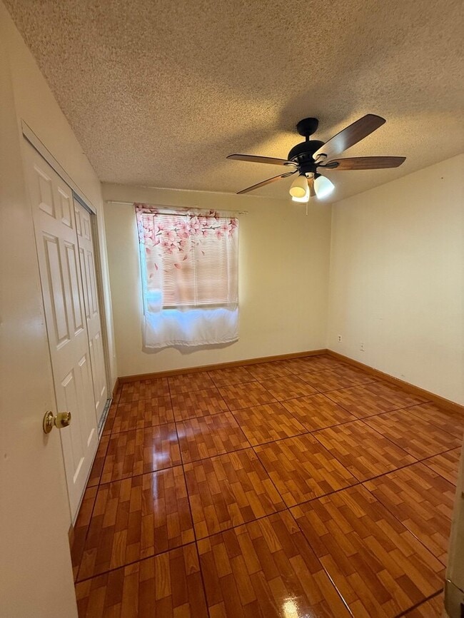 Building Photo - Centrally Located In Phoenix