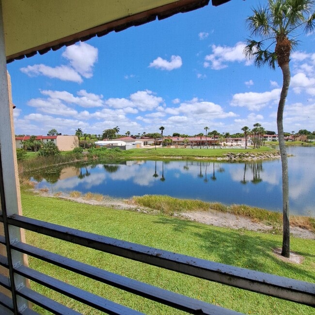 Building Photo - 161 Lake Frances Dr