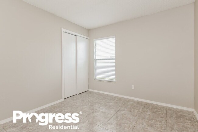 Building Photo - 1420 Brook Hollow Dr