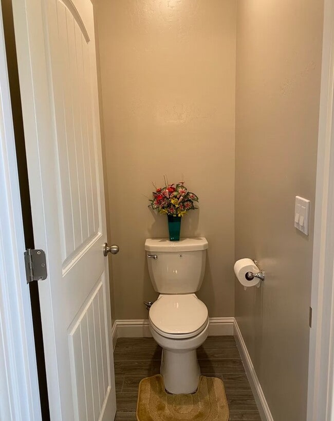 Building Photo - Unbelievable find. Fully furnished 2 or 3 Bedroom house in Seventh Standard Road area