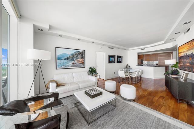 Building Photo - Icon Condo