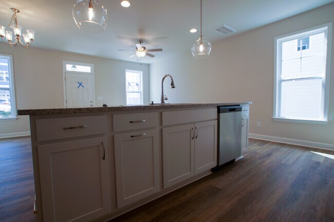 Building Photo - 313 Conrad Ln