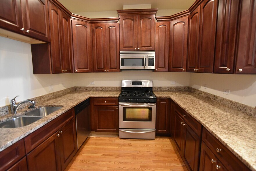 Building Photo - 5140 N Clark St