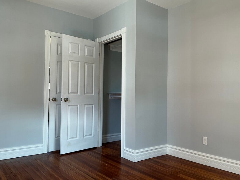 Building Photo - 518 High St