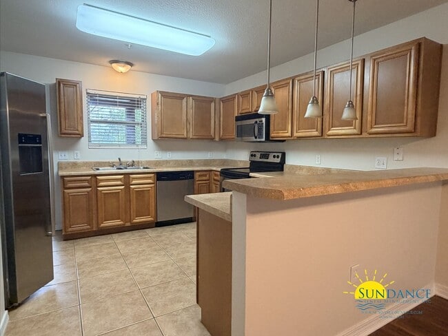 Building Photo - Updated 2 Bedroom in great Fort Walton Beach location!