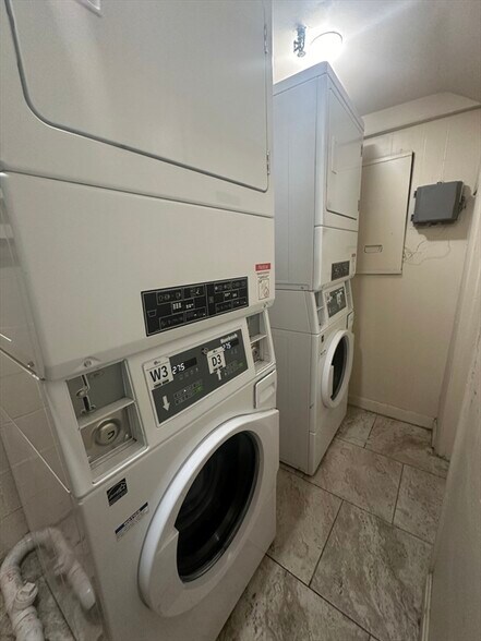 Building Photo - 1148 Commonwealth Ave