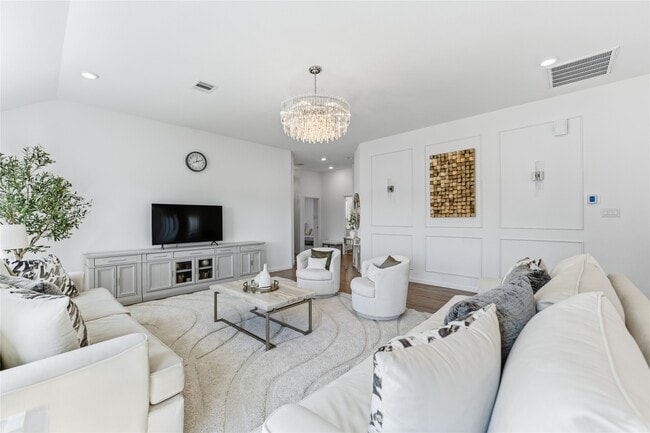 Building Photo - 30843 Boxwood Dr