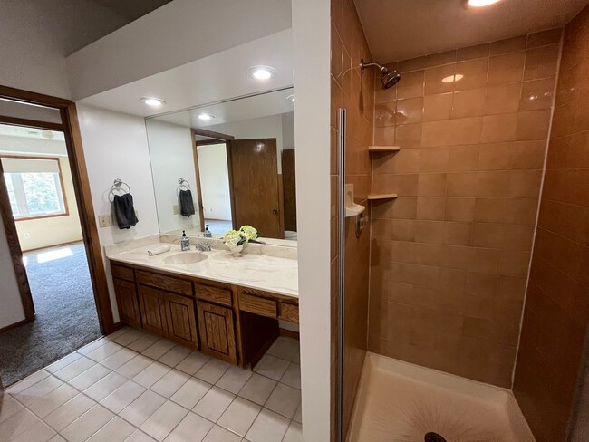 Building Photo - Don't pass up this corner lot unit with 3 ...
