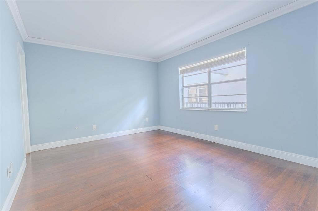 Building Photo - 3000 Sunrise Lakes Dr E