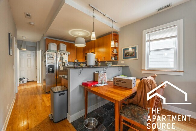 Building Photo - 3023 N Oakley Ave