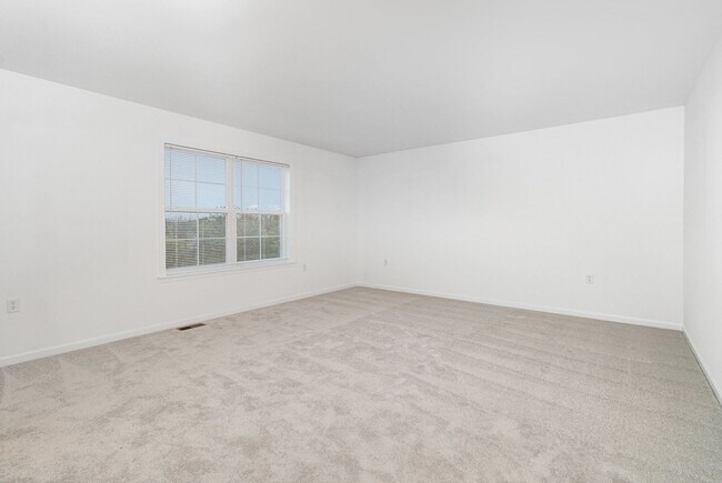 Building Photo - 7870 Briarwood Dr