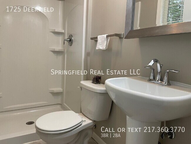 Building Photo - 1725 Deerfield-
