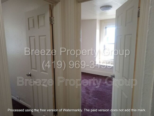 Building Photo - 244 Knower St
