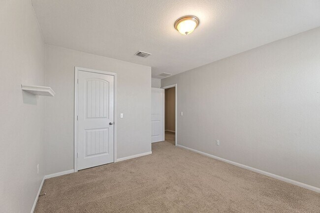 Building Photo - 122 Denton Dr