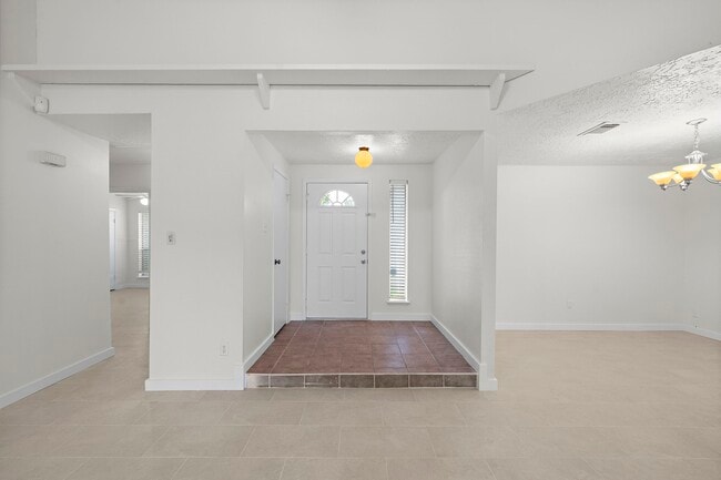 Building Photo - 13815 Grosvenor St