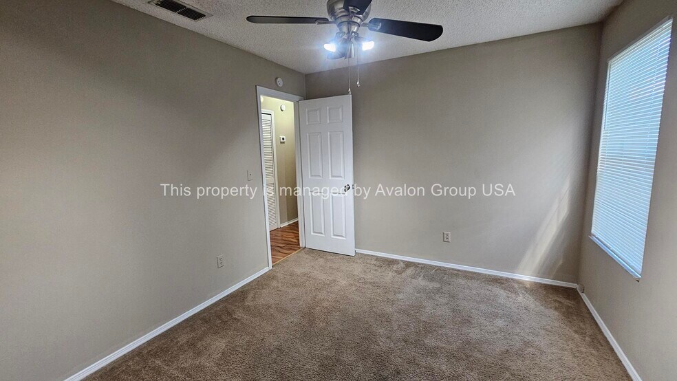 Building Photo - 10160 Geni Hill Cir N