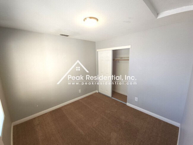 Building Photo - 10172 Sheffield Oak Way