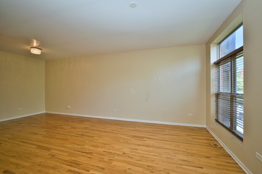 Building Photo - 353 E Eastgate Pl