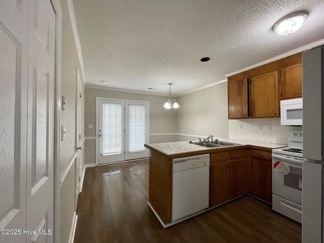 Building Photo - 1113 Grovemont Dr