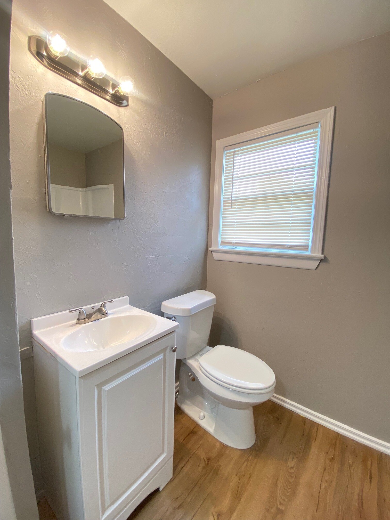 Building Photo - 3712 Woodside Dr