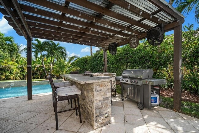 Building Photo - 2707 SW 135th Ave