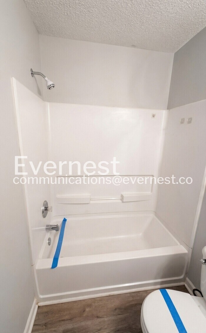 Building Photo - 8610 Thomas Ln