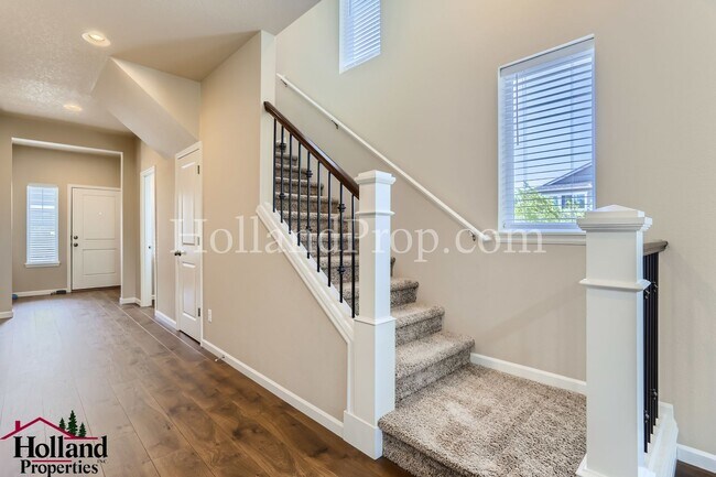 Building Photo - Beautiful, Light-Filled 4-Bedroom Home with a Charming Backyard NEW PRICE $3,295 and REDUCED SECU...