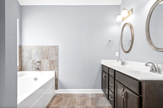 Building Photo - 3755 Windmill Dr