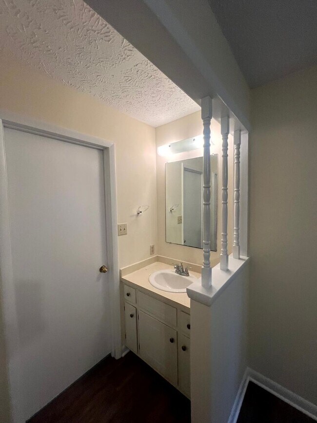 Building Photo - 417 Nottingham Dr