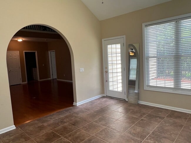 Building Photo - Nice Home in Pinecrest!