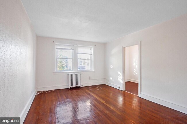 Building Photo - 6024 Larchwood Ave