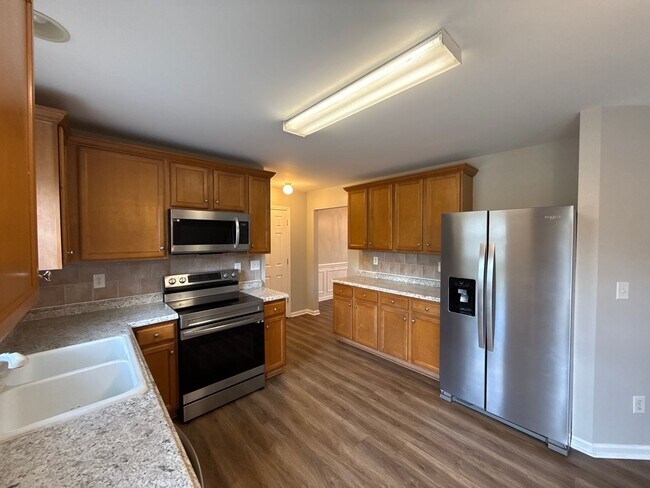 Building Photo - 4 Bedroom Home in Moss Creek!