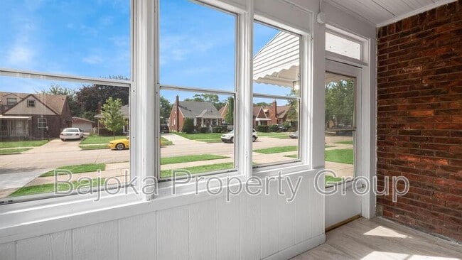 Building Photo - 1074 Moran Ave