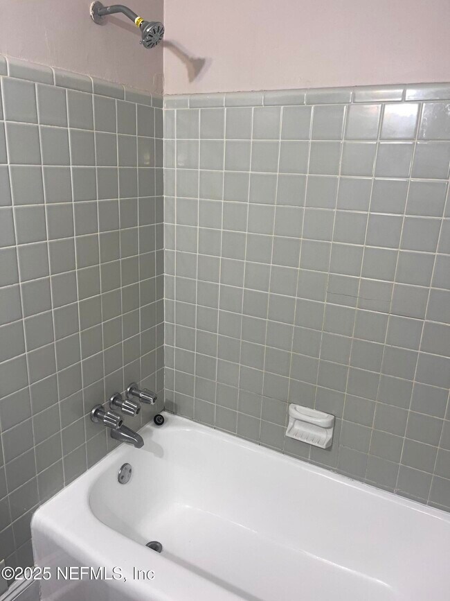 Building Photo - 6060 Mizzell Dr