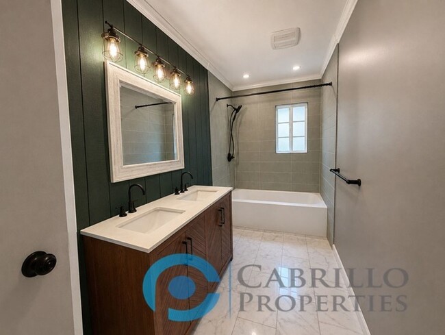 Building Photo - Your dream home awaits! - Stunning & Spacious 3bd/2ba Mt. Helix Home