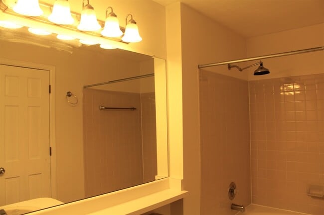 Building Photo - Huge 1 bedroom Condo With Loft, Walking Distance From Belmar! Available Mid July!!