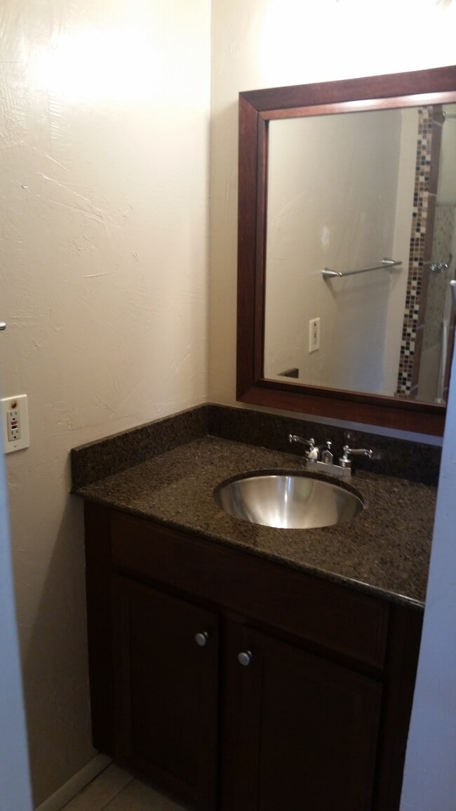Guest bath - 636 Tulane Ave