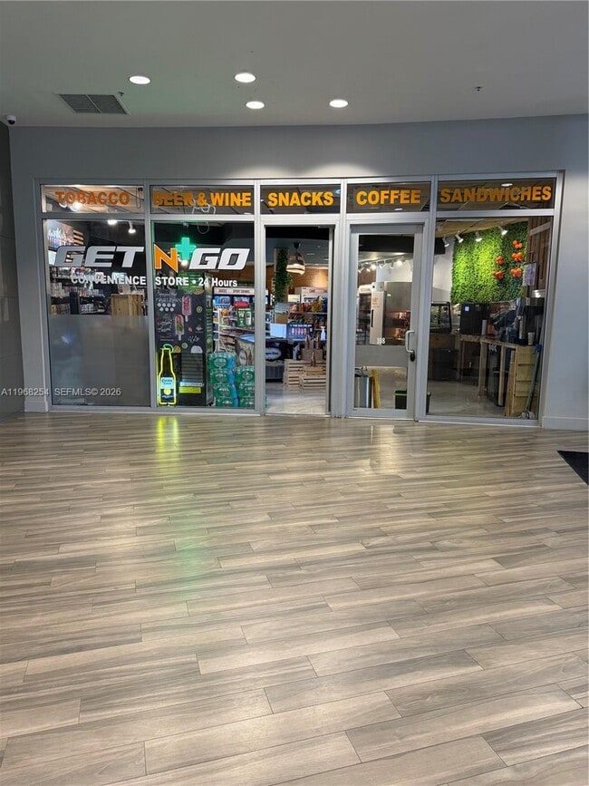 Building Photo - 1750 N Bayshore Dr