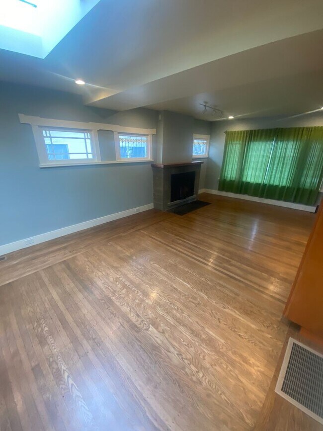 Building Photo - Charming 2-Bedroom Home in the Heart of Berkeley!