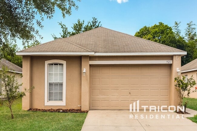 Building Photo - 921 Brenton Leaf Dr