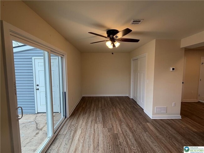 Building Photo - 102 Linda Ct N