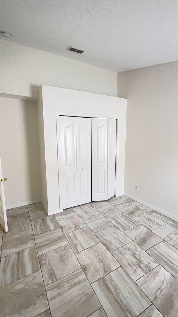 Building Photo - Come see this beautiful 3 bedroom, 2 bath, 2 car garage home for rent near Citrus Park Mall!