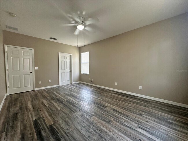 Building Photo - 558 Knollwood Dr
