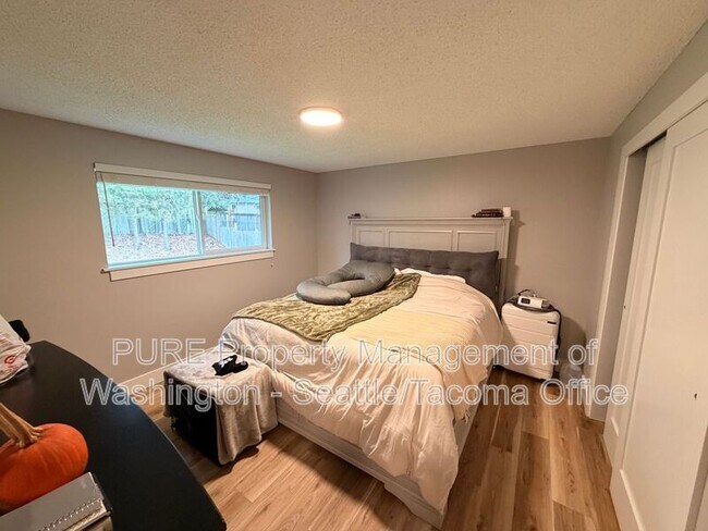 Building Photo - 10410 S Fruitland