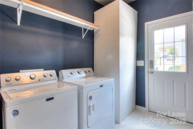 Building Photo - 3007 Silverwood Dr