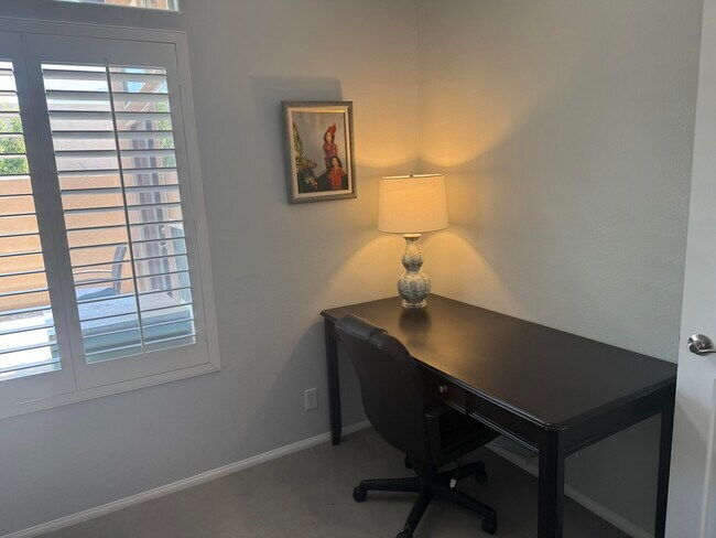 Building Photo - 54610 Avenida Alvarado