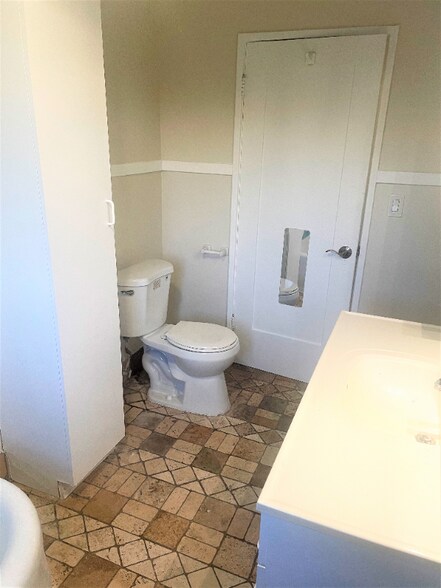 Building Photo - 141 N Bonnie Ave