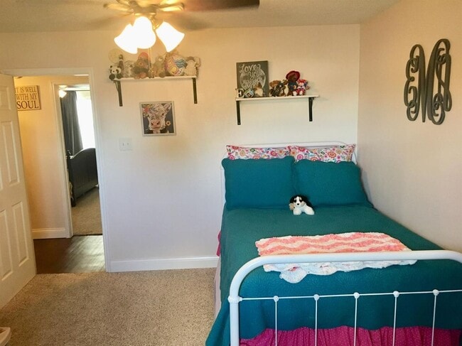 Building Photo - Available JULY 1st! Beautiful clean open concept home!